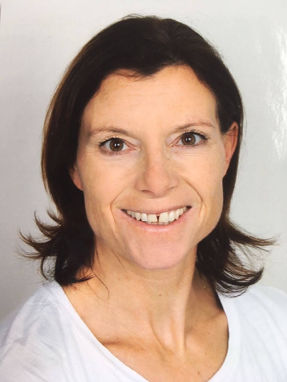 Julia Oberhauser – Staatlich geprüfte Physiotherapeutin Portrait Julia Oberhauser - Heilpraktikerin mit Schwerpunkt Osteopathie